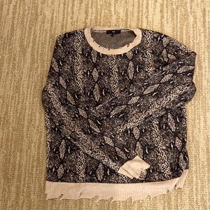 Fate Cotten sweater with snakeskin pattern on taupe / tan